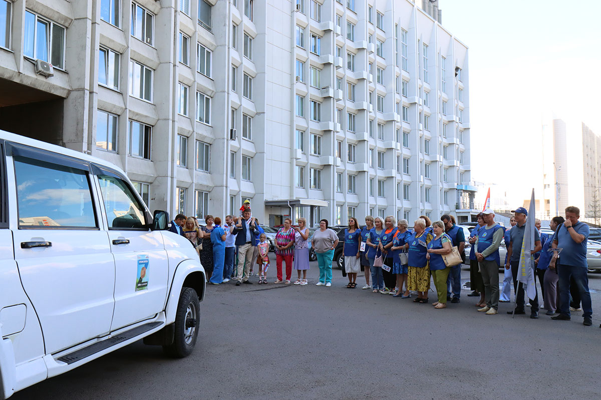 Профсоюзы Красноярья передали бойцам СВО автомобиль и тепловизоры -  Федерация профсоюзов Красноярского края